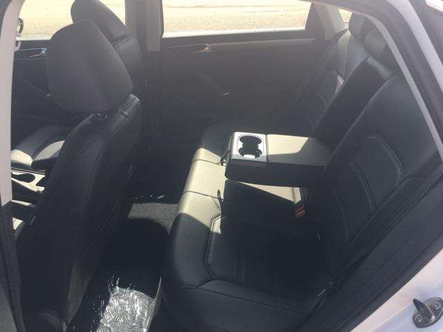 2017 Volkswagen Passat 1.8T R-Line 4dr Sedan